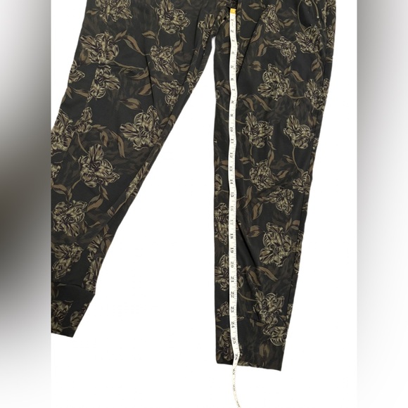 Athleta Trekkie North Printed Jogger Pants Black Floral Size 10 - Picture 7 of 8